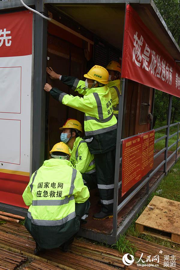 Ӧ����Ԯ���ɷֶӶ�Ա���ü�װ��巿