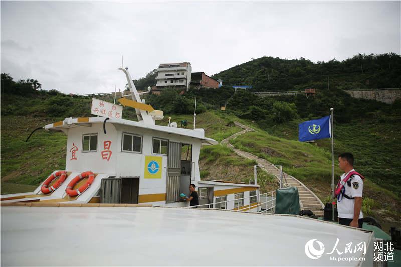 7月13日，秭歸海事人員在長江西陵峽上游童庄河流域進行巡航執法檢查。