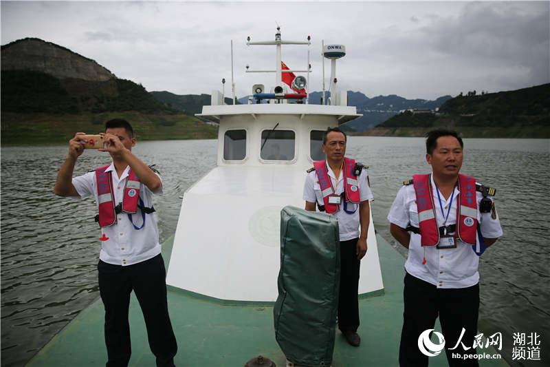 7月13日，秭歸海事人員在長江西陵峽上游童庄河流域進行巡航執法檢查。