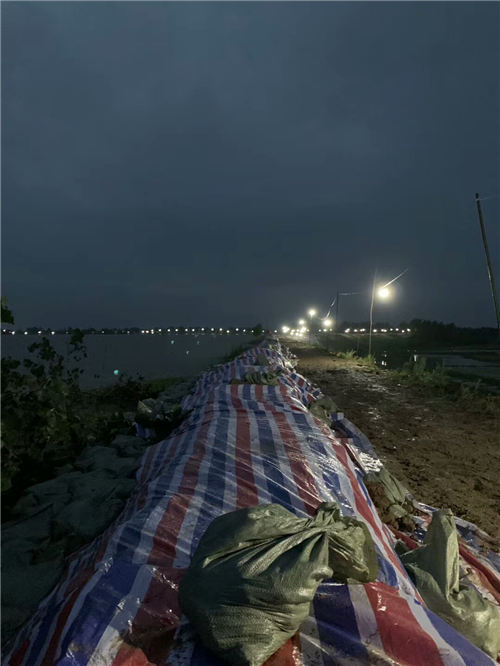 湖北省團風縣200余名民兵集結血防圩 日夜防汛保安全