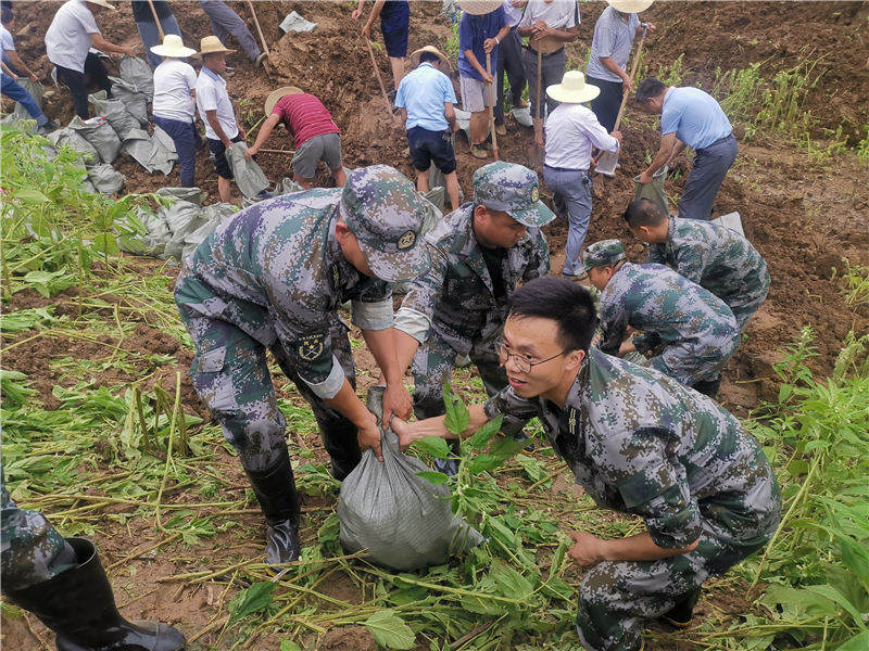 湖北省團風縣200余名民兵集結血防圩 日夜防汛保安全【3】