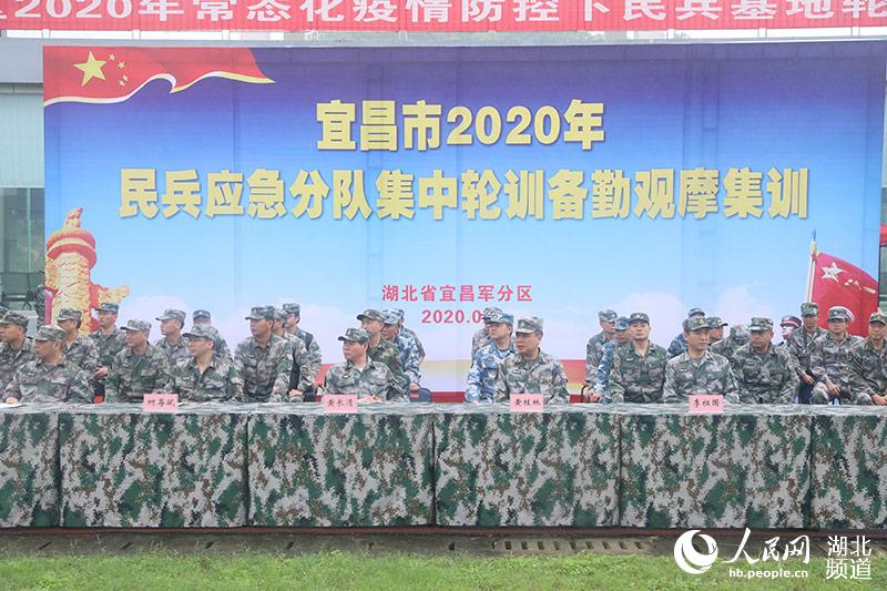 宜昌軍分區組織民兵開展抗洪針對性演練（朱勇 攝）