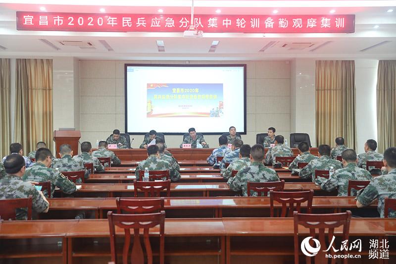 民兵抗洪搶險應急演練結束后，進行抗洪搶險經驗總結和交流（朱勇 攝）