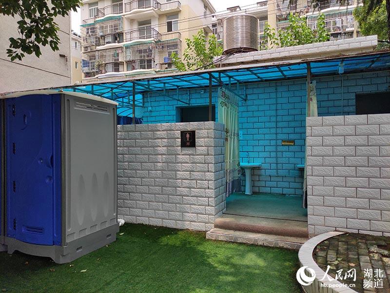 漢南小學安置點為村民加裝熱水器和洗澡間。郭婷婷攝