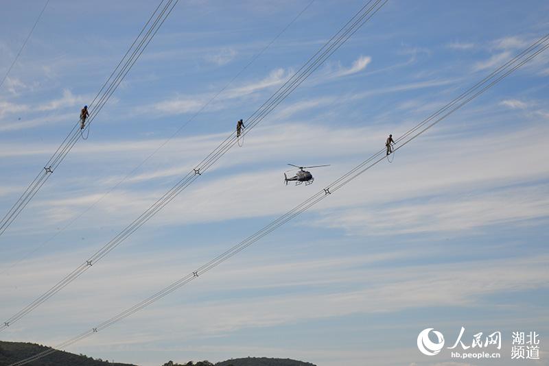 ����·��Խ������ˮ�⴦��ֱ�������߿�������Ա��ˮ�洬ֻ�ֱ����·�������ա�������ΰ �㣩