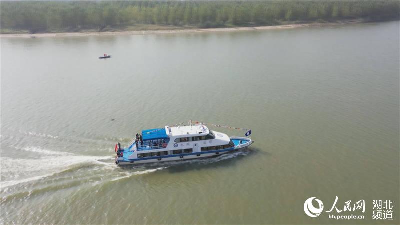 首艘水政執法艇投入使用 武漢東西湖區採砂執法添新力量【3】