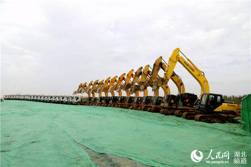 第四季度黃陂項目開工數量及投資總額佔武漢市首位