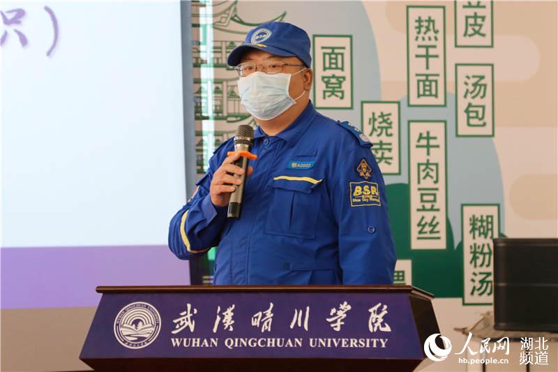 武漢藍天救援隊隊長張泉分享抗疫故事。（胡秋璇 攝）