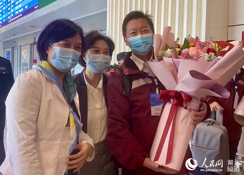 中國政府赴萊索托、安哥拉抗疫醫療專家組返回武漢（張沛 攝）