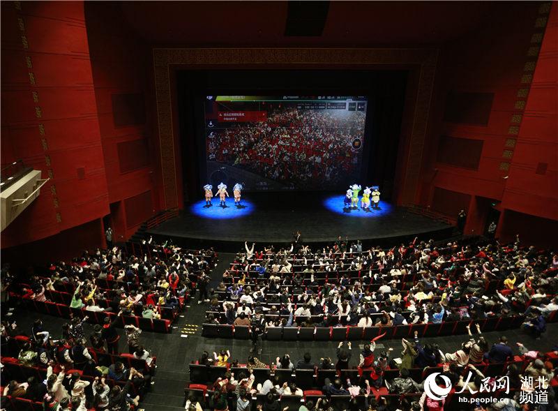 11��9�������人��̨���Ժ�����ȫ���ײ�����������ֶ�ͯ�硶���������֡���ӳ�ֳ���