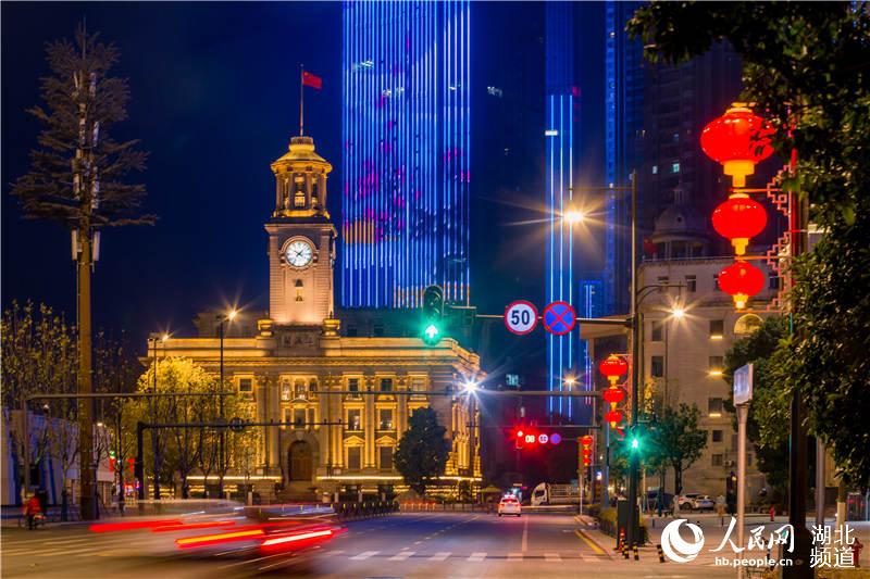 武漢3萬組大紅燈籠昨夜點亮  添彩江城幸福年（李軍 攝）