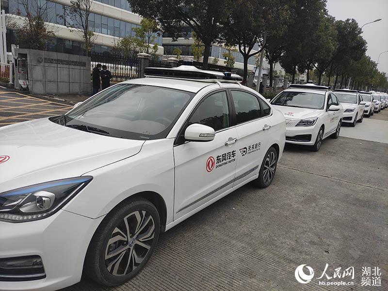 自動駕駛出租車今日登陸武漢街頭。人民網 郭婷婷攝
