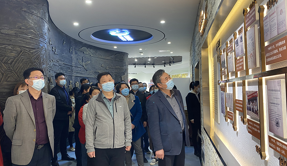 ���人�н������˴������¥�������
