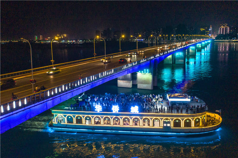 2021��5��1�գ�����ʡ�����У��ο��������Ϲ��ͺ��������ų�ҹ����