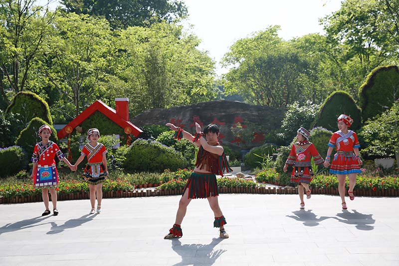 武漢公園文化季大型沉浸式情景劇《游園圓夢》劇照。武漢市園林和林業局供圖