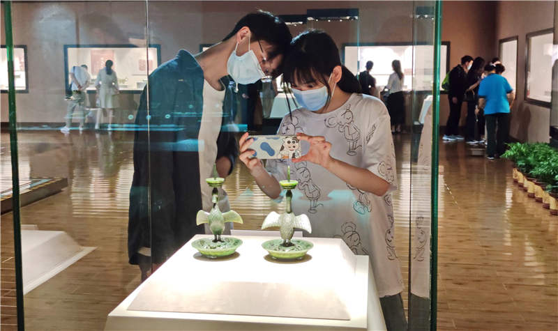 2021年5月5日，游客在武漢博物館，參觀歷代文物珍藏館，觀賞館藏歷代文物。