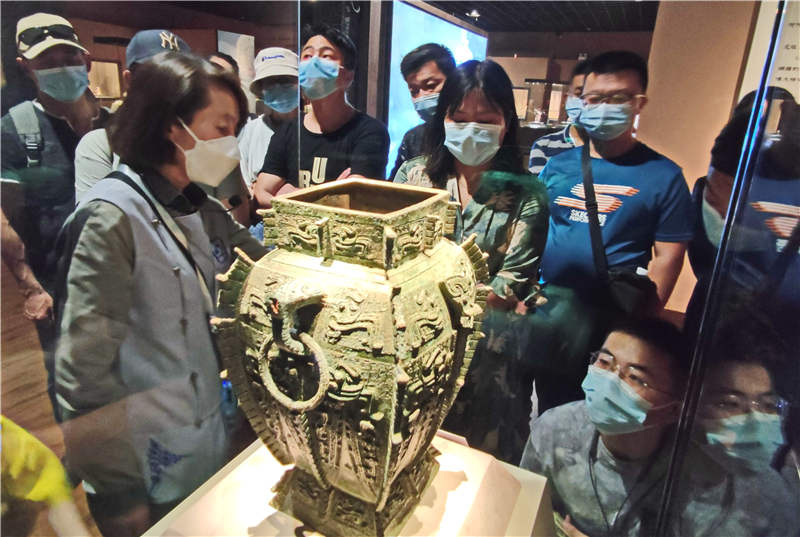 2021年5月5日，游客在武漢博物館，參觀歷代文物珍藏館，觀賞館藏歷代文物。