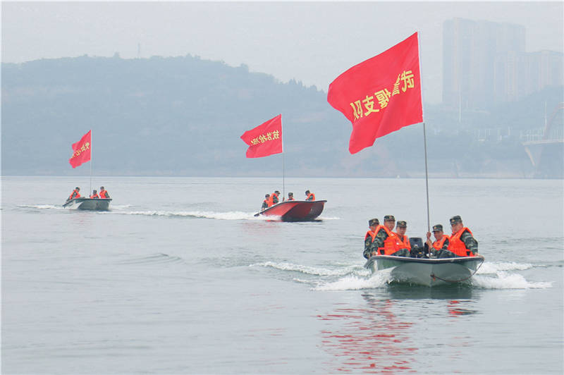 武警十堰支隊開展沖鋒舟救援演練 全力備戰抗洪搶險【2】