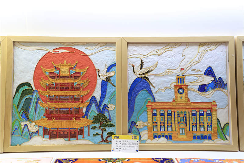 �人һ��У��ҵ���չ���Ķ��� ��ɫ�Ĵ�ӭ�ӽ������꡾5��