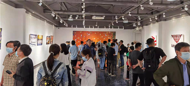還原“武漢戰疫”《雷與火的沖鋒號》黃蕾攝影作品展在漢舉辦
