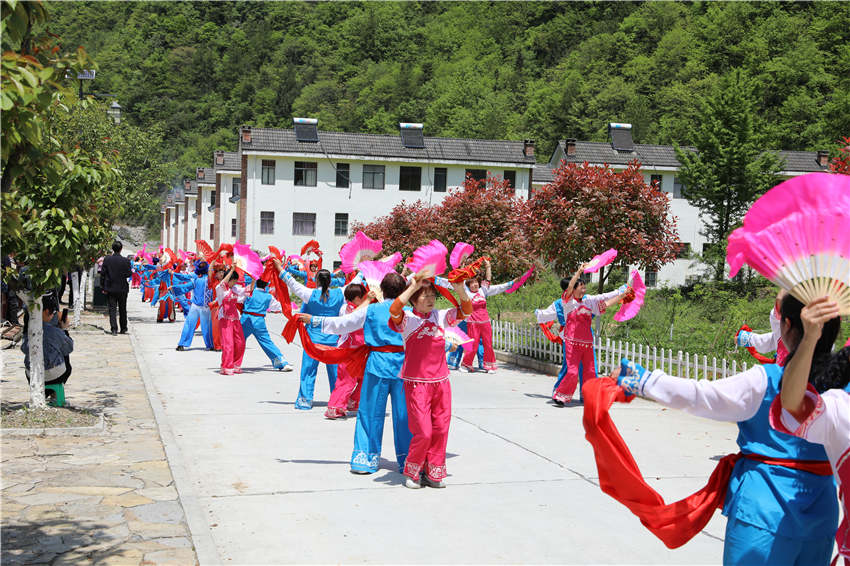 湖北秭歸：萬人同歌共舞 慶祝建黨百年【4】