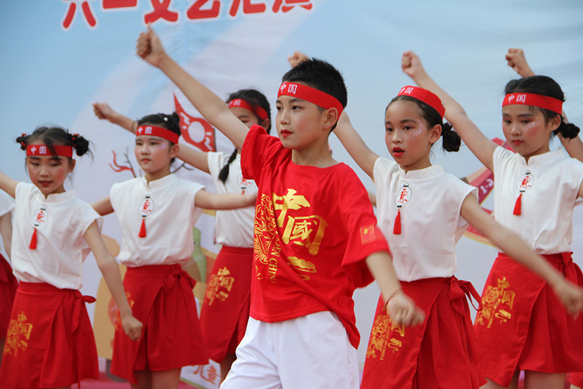 東風小學慶祝中國共產黨成立100周年暨“童心向黨”六一文藝匯演。