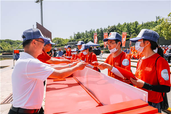 武漢城管大篷車”第七站開進漢陽區。漢陽區城管委供圖