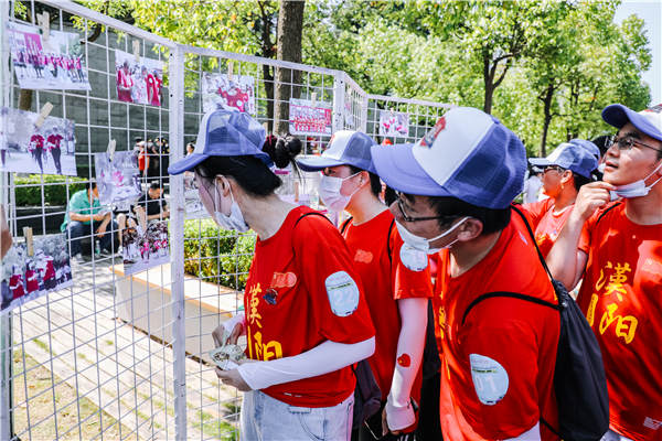 武漢城管大篷車”第七站開進漢陽區。漢陽區城管委供圖
