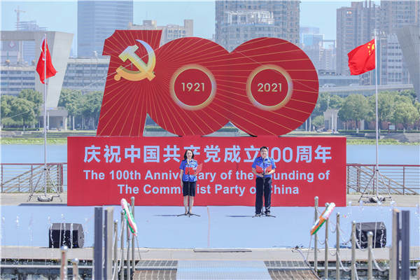 武漢城管大篷車”第七站開進漢陽區。漢陽區城管委供圖