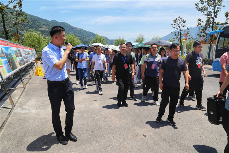 ����ѧԱ�ֳ���������������˶�С���衣���յ�����