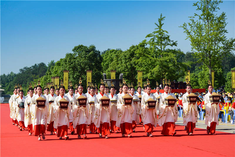辛丑年世界華人炎帝故裡尋根節開幕式暨拜謁炎帝神農大典。