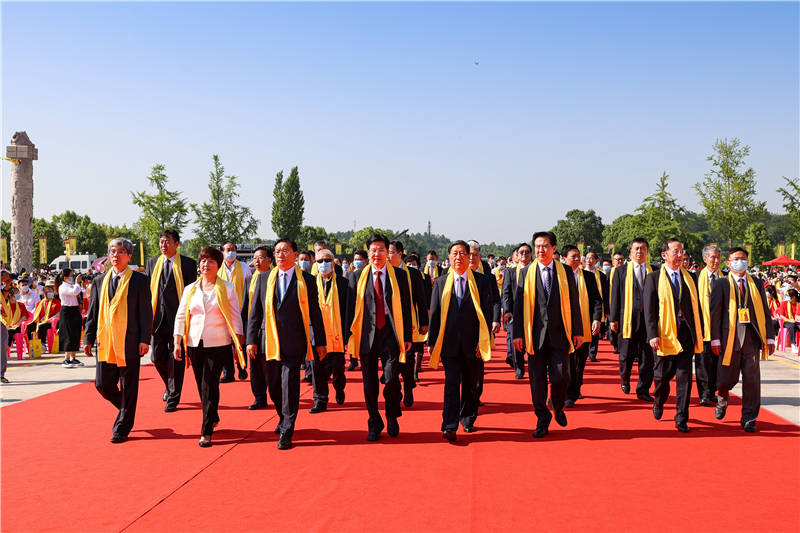 辛丑年世界華人炎帝故裡尋根節開幕式暨拜謁炎帝神農大典。