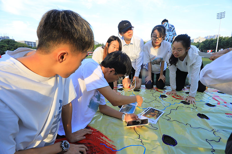 “28年黨史急速展現“比賽過程中。張培杰攝