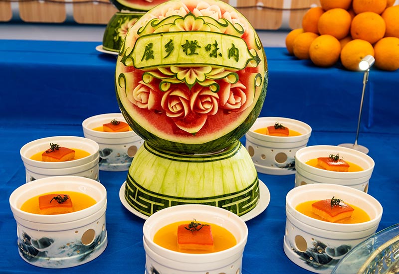 “牛蒡杯”中國生態旅游宴席。鄭家裕攝