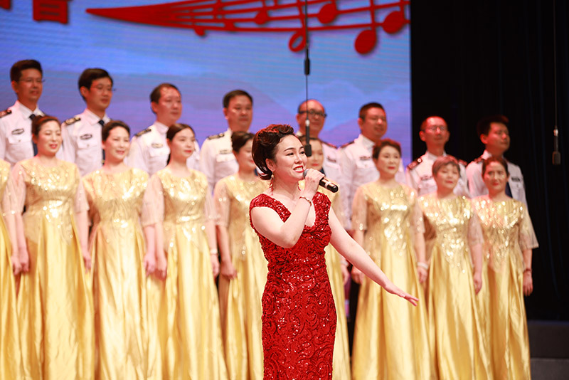 �人����̬�����־���Ⱥ���Ը�ӽ�������ں����� 