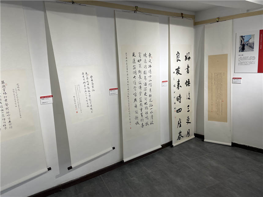 “墨秀風華”全國女書畫家邀請展在漢開幕。劉思遙攝