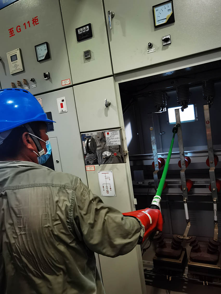 湖北石首供電公司:防疫有我,醫院不停電【2】