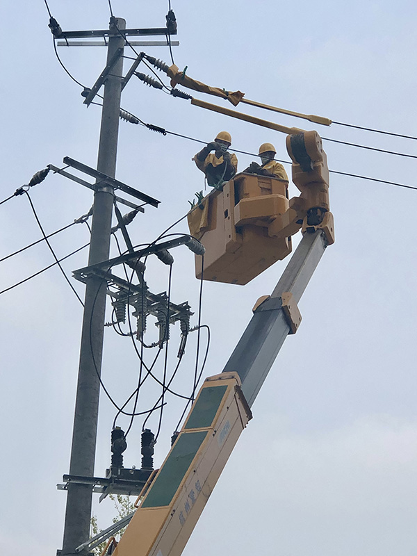 荊州電力為隔離點醫院施工 保障“雙電源”供電【5】