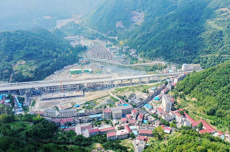 湖北保康：鄭萬高鐵新站建設如火如荼