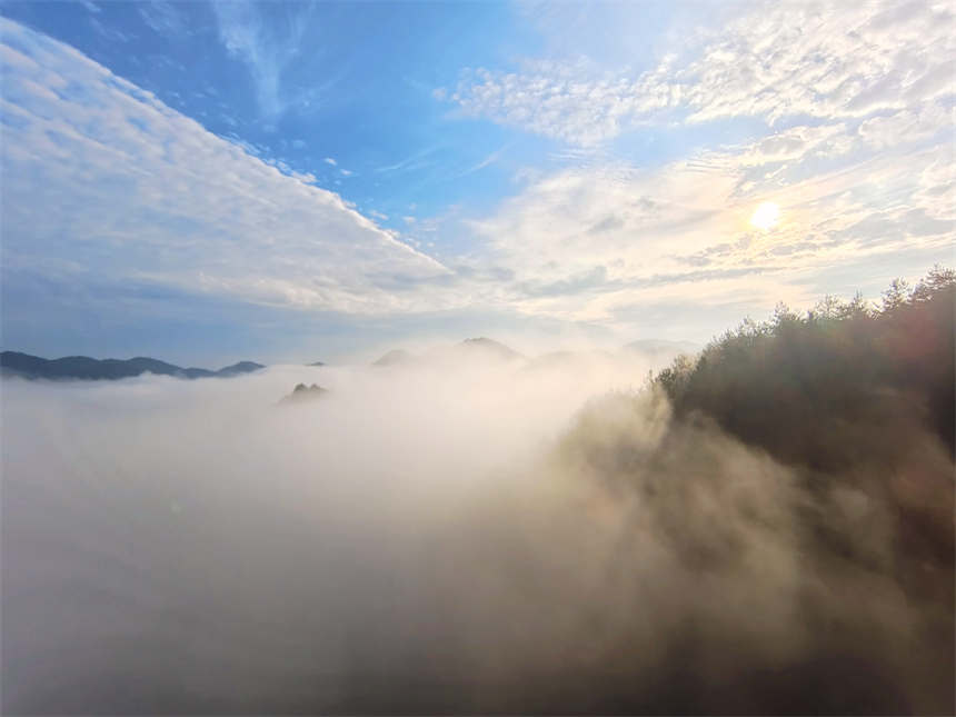 湖北宣恩：大橋雲海美如畫