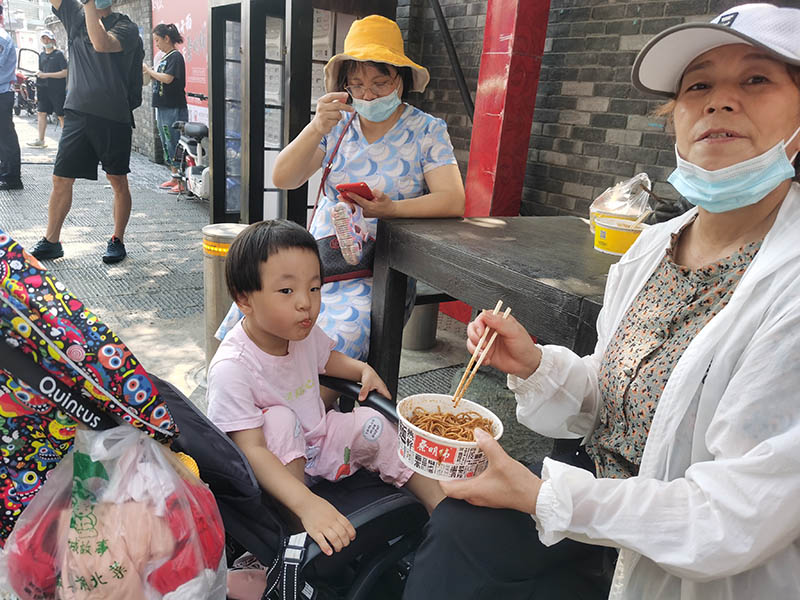 面面俱到尋味古城,武漢戶部巷熱干面節開幕。張懷如攝