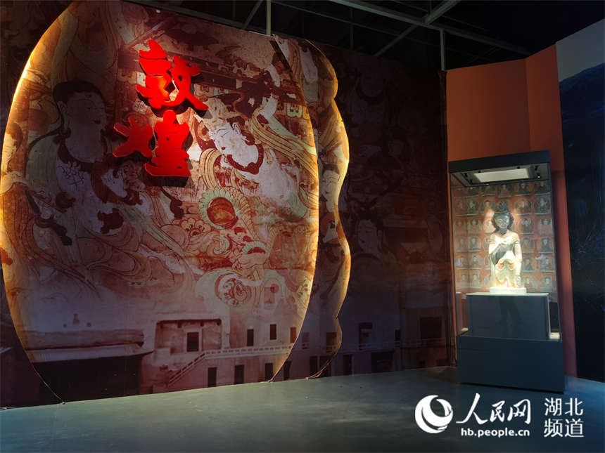 千年丝路 梦幻长江――敦煌壁画艺术精品公益巡展。人民网 周雯摄