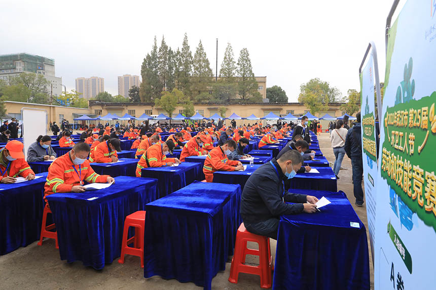 武漢慶祝環衛工人節舉行勞動技能大賽。黃洪波攝