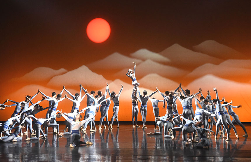 交响芭蕾 《山河》武汉首演。钟三轩摄