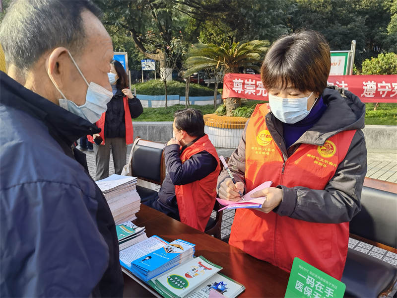 ��ҽ���ֹ�����Ա��Ⱥ�����µ绰���룬�����Ժ�������ѯ���������