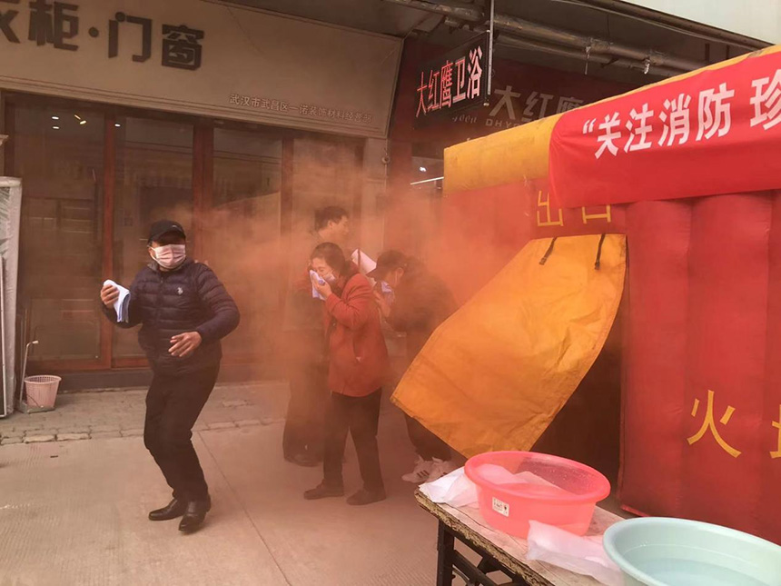 �人������������֣�������ȫ�����߽�װ���г�