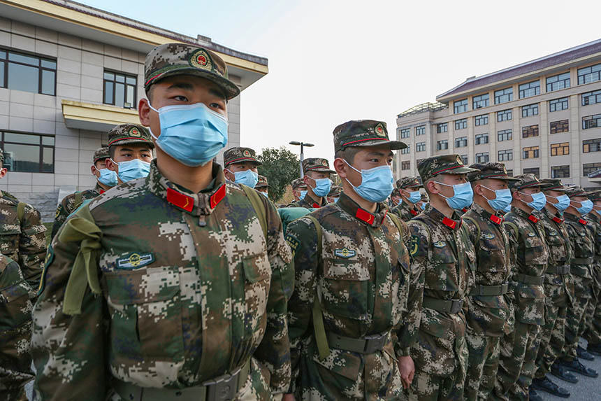 新兵精神抖擻