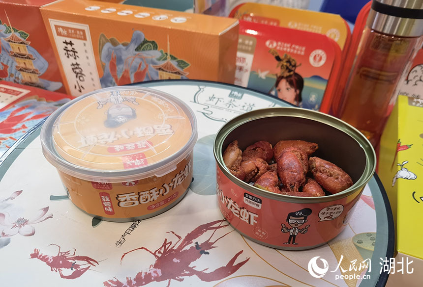 小罐即食小龙虾。人民网 张隽摄