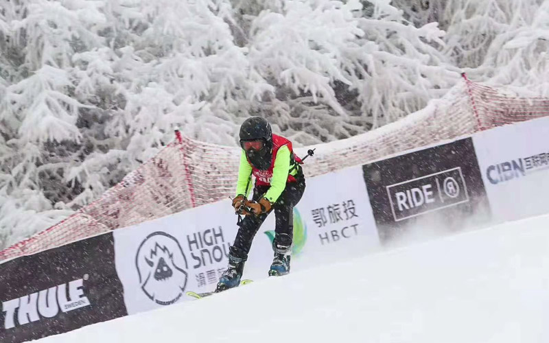 神農架國際滑雪場作為第八屆全國大眾冰雪季會場之一，冰雪愛好者絡繹不絕。