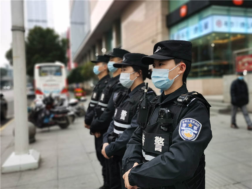 武汉公安人员保障城市安全。武龚轩摄